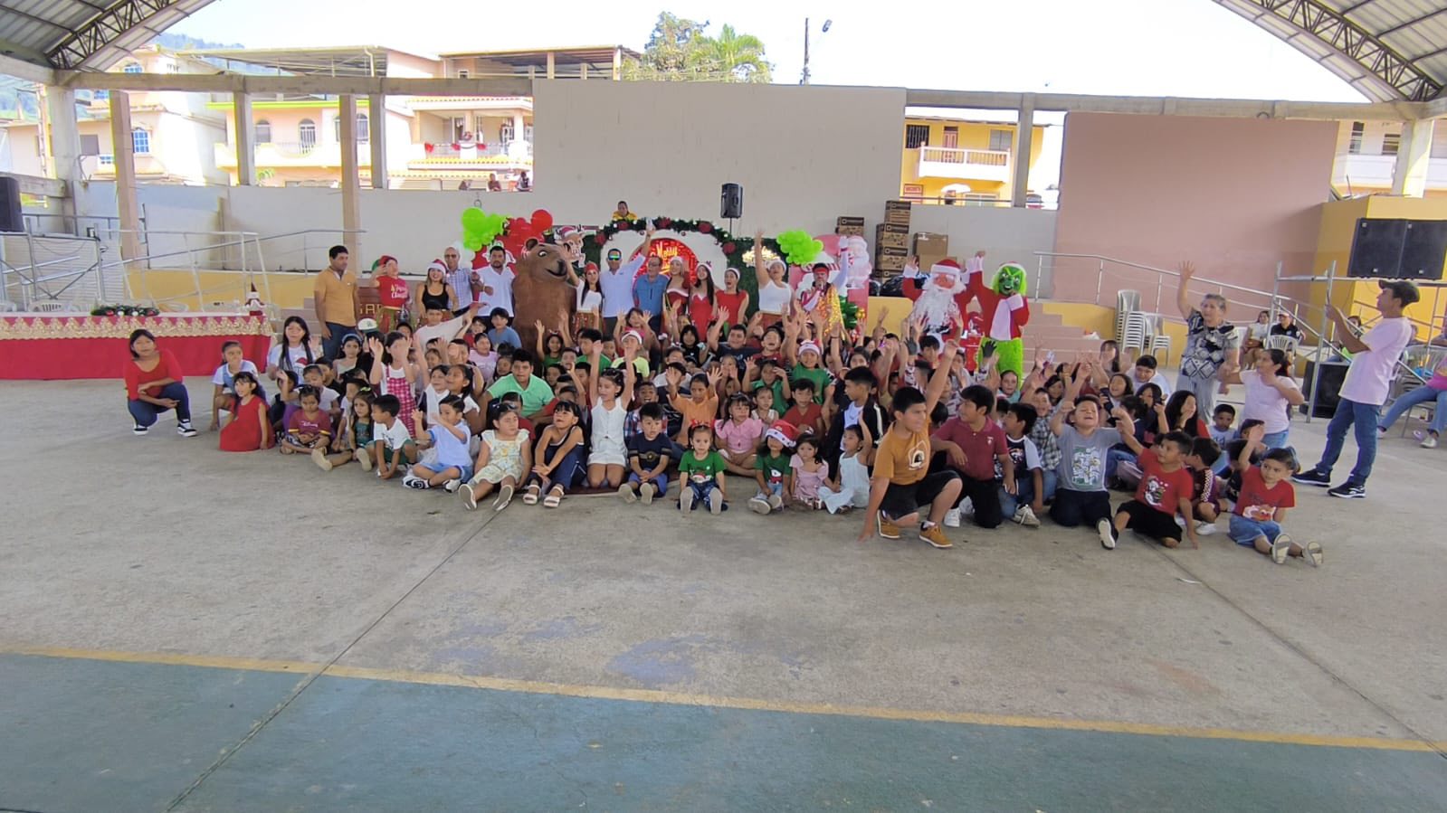 AGASAJO NAVIDEÑO DIRIGIDO A TODOS LOS NIÑOS DE LA PARROQUIA